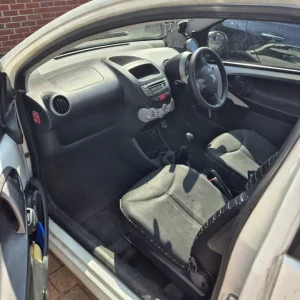 Citroen C1 3-door hatchback 2012 manual - Image 4