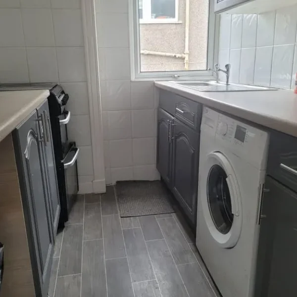 2 Bedroom Upper Cottage Flat Ferncroft Road