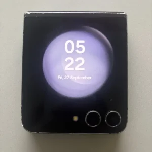 Galaxy Z Flip5 - Image 4