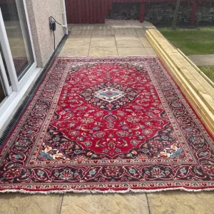 Beautiful large Persian rug in excellent condition - Image 3