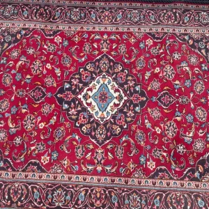 Beautiful large Persian rug in excellent condition