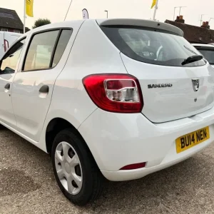 2014 Dacia Sandero 1.2 16V Ambiance 5-door Hatchback - Image 4