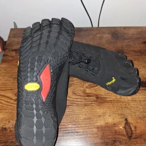 Vibram fivefingers running shoes. Mens size 11 - Image 2