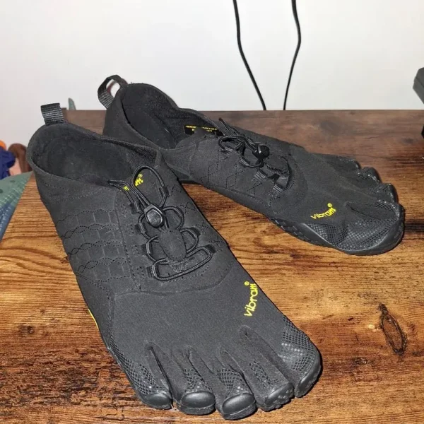 Vibram fivefingers running shoes. Mens size 11