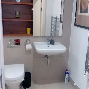 Clean two-bedroom flat in highbridge, Somerset - Image 2
