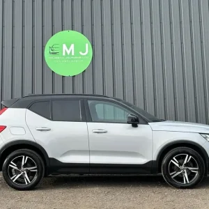 2021 Volvo XC40 R-Design Estate 1.5T3 Manual - Image 8
