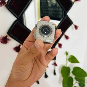 Apple Ultra 2 Watch 49mm Titanium with Cellular - Image 4