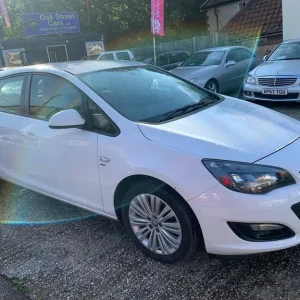 2013 Vauxhall Astra 1.6 16v Energy Euro 5 5-door hatchback petrol manual - Image 3
