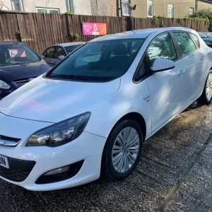 2013 Vauxhall Astra 1.6 16v Energy Euro 5 5-door hatchback petrol manual