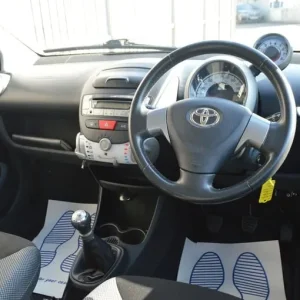 2014 Toyota AYGO 1.0 VVT-i Move Euro 5 5-door hatchback petrol manual - Image 2