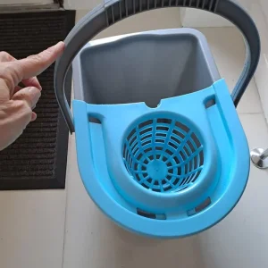 Grey and blue mop bucket, one small crack - Image 3