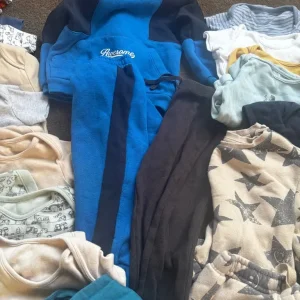 Boys 12-18 to 18-24 month clothes bundle - Image 4