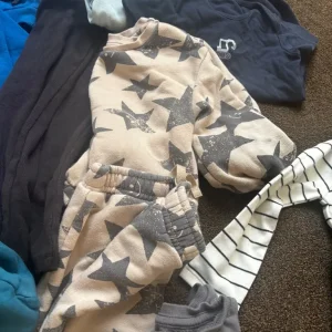 Boys 12-18 to 18-24 month clothes bundle - Image 5