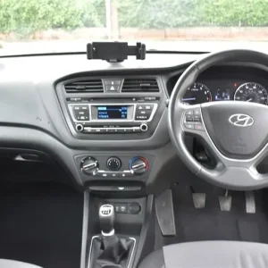 2017 Hyundai i20 MPI SE Hatchback Petrol Manual - Image 3