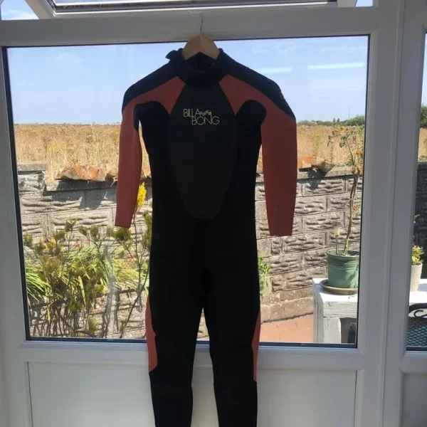 Bilabong Size 8 Launch 543 wetsuit and gloves