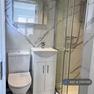 6 bedroom terraced house in Staines Road West - Image 6
