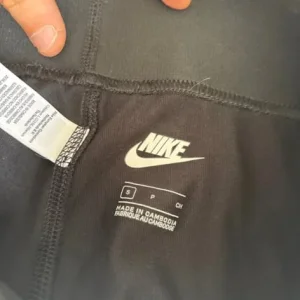 Nike leggings and top set - Image 2