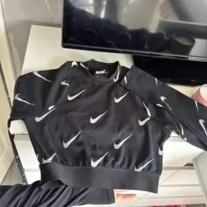 Nike leggings and top set - Image 3
