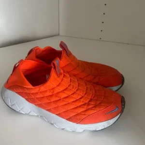 Orange Nike ACG trainers - Image 2