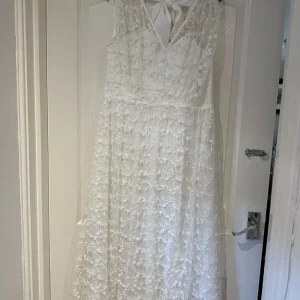 Phase Eight wedding dress - Image 6