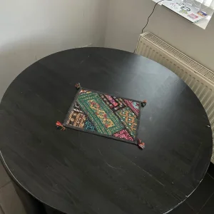 Round space saver dining table and four seats - Image 4