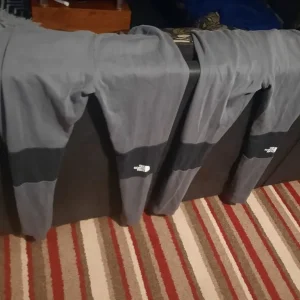 2 pairs teen North Face joggers XL - Image 4