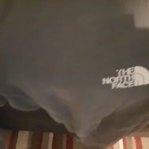 2 pairs teen North Face joggers XL - Image 6