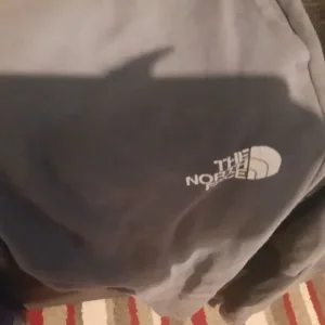 2 pairs teen North Face joggers XL - Image 7