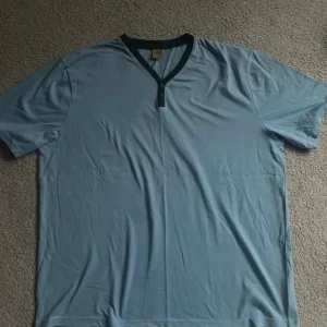 Men’s T-shirt size large