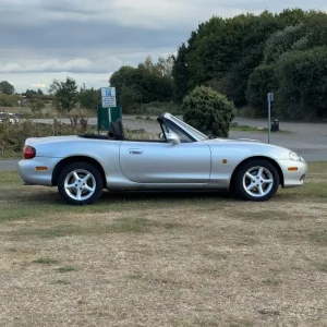 2002 Mazda MX-5 Convertible - Image 8
