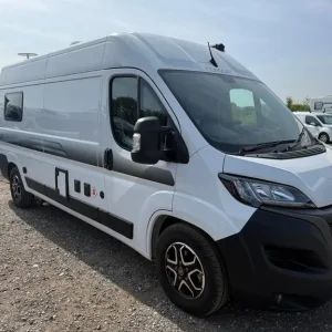 Consort Reef 9 speed automatic rear lounge - Image 2