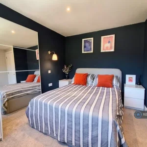 3 bedroom flat in Colindale Avenue, Havant, Hampshire - Image 7