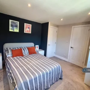 3 bedroom flat in Colindale Avenue, Havant, Hampshire - Image 8
