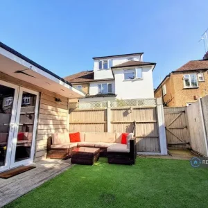 3 bedroom flat in Colindale Avenue, Havant, Hampshire