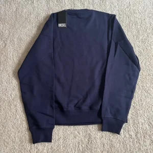 Diesel large navy blue jumper - Image 4