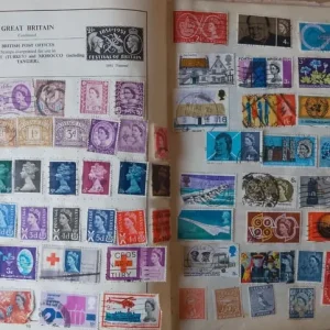 3 postage stamp albums with thousands of old stamps - Image 3