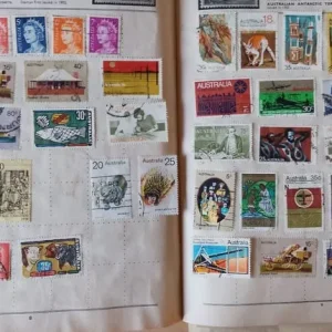 3 postage stamp albums with thousands of old stamps - Image 5