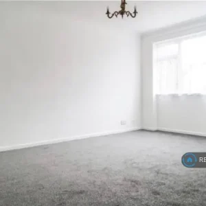 2 bedroom flat in Saffron Court, garve, Station Road - Image 3