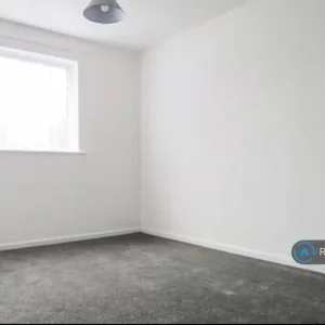 2 bedroom flat in Saffron Court, garve, Station Road - Image 5