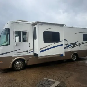 2005 DAMON DAYBREAK 4 BERTH RV MOTORHOME LIVE IN * 2 SLIDE OUTS * DIESEL - Image 2