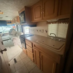 2005 DAMON DAYBREAK 4 BERTH RV MOTORHOME LIVE IN * 2 SLIDE OUTS * DIESEL - Image 7