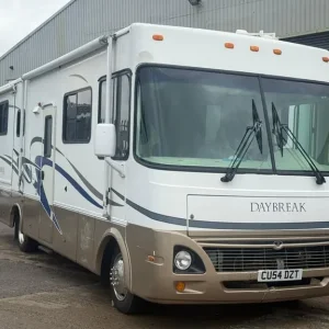 2005 DAMON DAYBREAK 4 BERTH RV MOTORHOME LIVE IN * 2 SLIDE OUTS * DIESEL