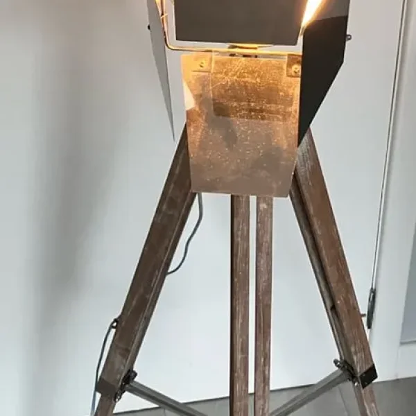 Directors style Tripod light