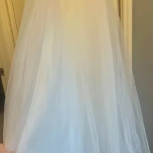 Wedding dress size 10 - Image 4