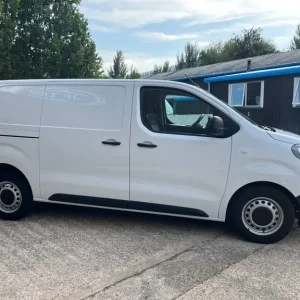 2023 Peugeot Expert 1000 1.5 BlueHDi 100 Professional Premium + Van PANEL VAN Diesel Manual - Image 4