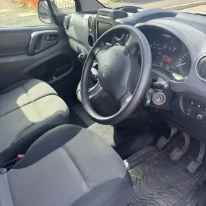 Peugeot Partner Panel Van 2018 Manual 1560cc - Image 8