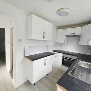 4 bedroom terraced house with garden - Image 6