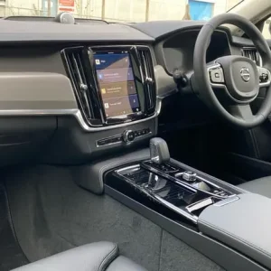 2025 Volvo V90 2.0 T8 PHEV Ultra Dark 5-door AWD Estate - Image 4