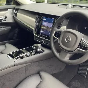 2025 Volvo V90 2.0 T8 PHEV Ultra Dark 5-door AWD Estate - Image 5
