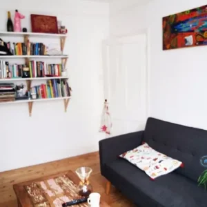 2 bedroom ground floor flat with modern kitchen and garden - Image 2